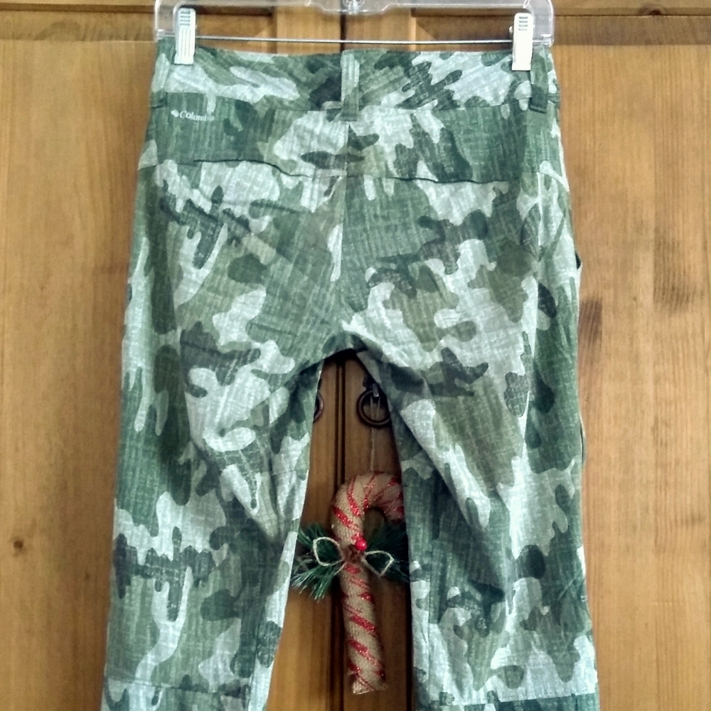 NWOT COLUMBIA Brand Sexy Camouflage Army Green Stretch Straight Leg Casual Pant